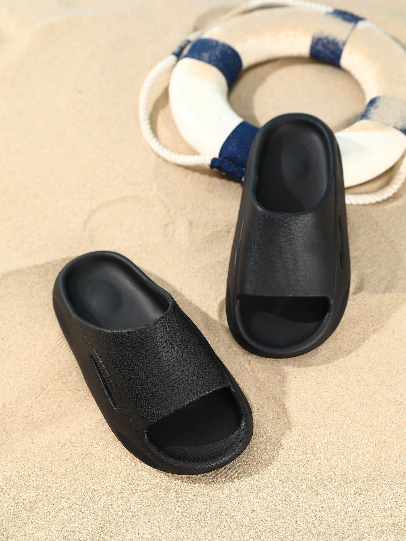 Kids' Classic Indoor & Outdoor Slippers, Anti-Slip & Durable, Black, Popular For Boys Black