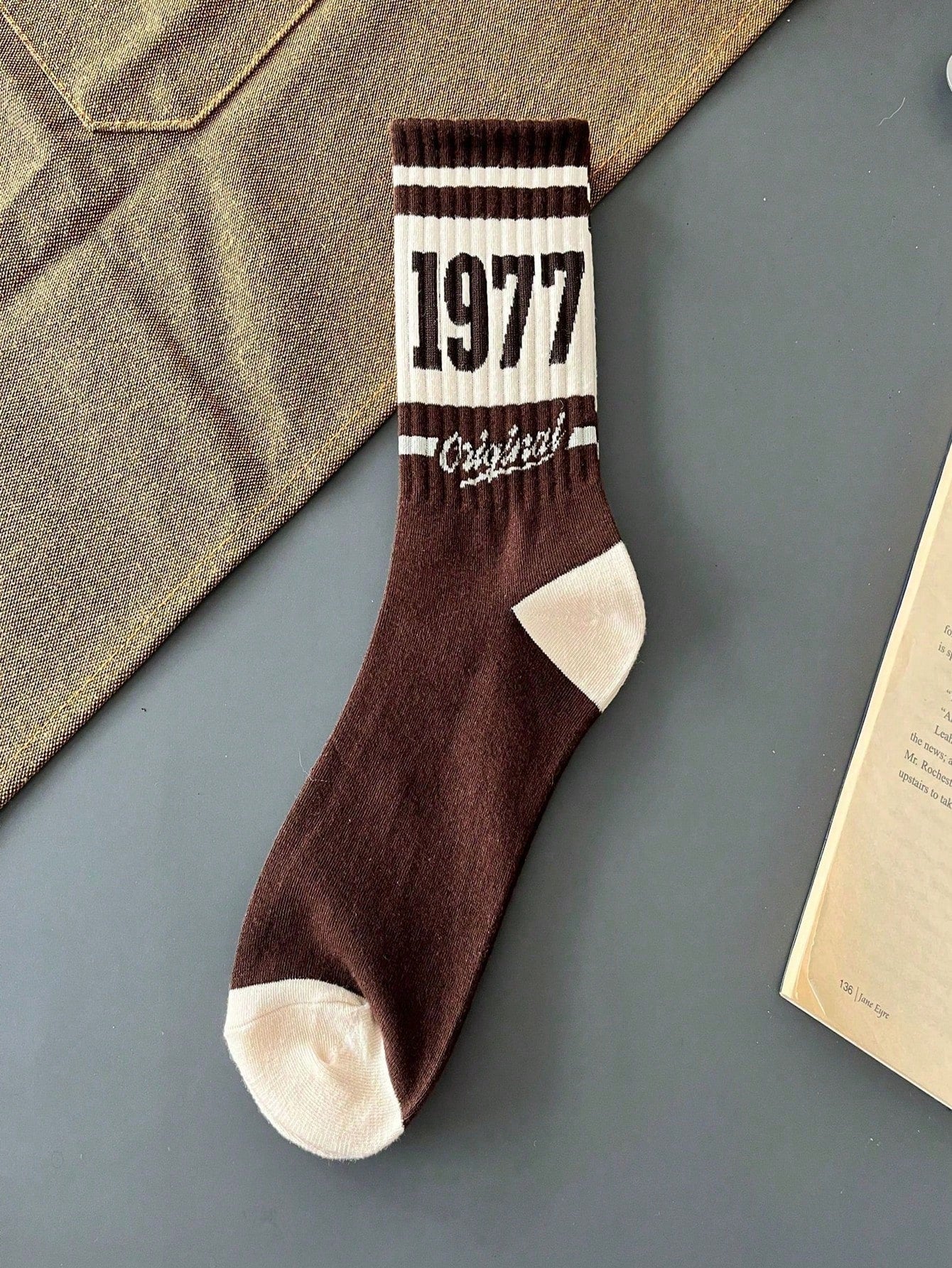 8 Pairs Of Socks Coffee Color American Men's Mid-Tube Winter Socks Deodorant Mid-Tube Sports Men's Socks Are Suitable For Everyday Use White