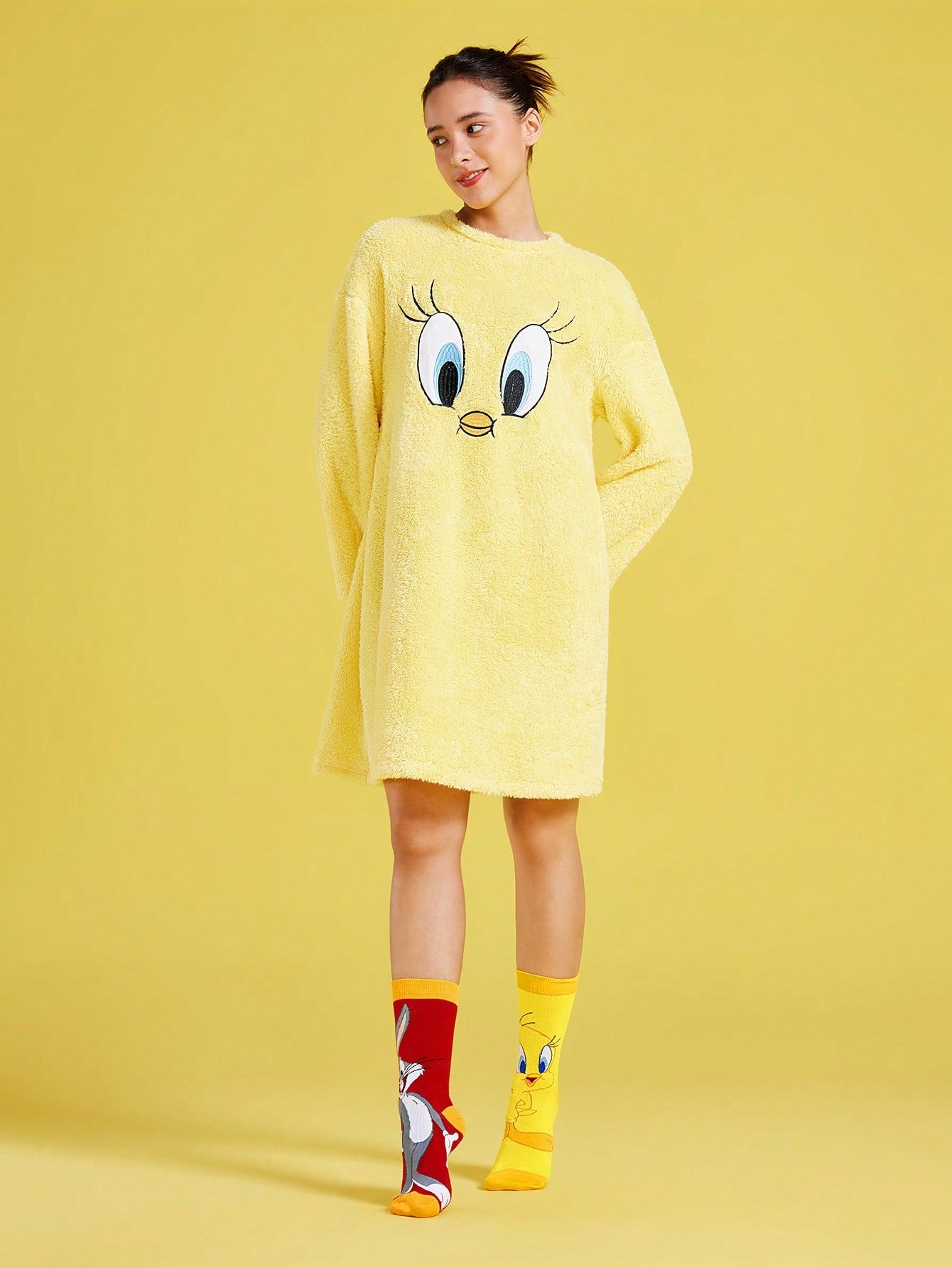 LOONEY TUNES X SHEIN 2 Pairs Women's Asymmetric Cartoon Pattern Color Block Mid-Calf Socks Multicolor