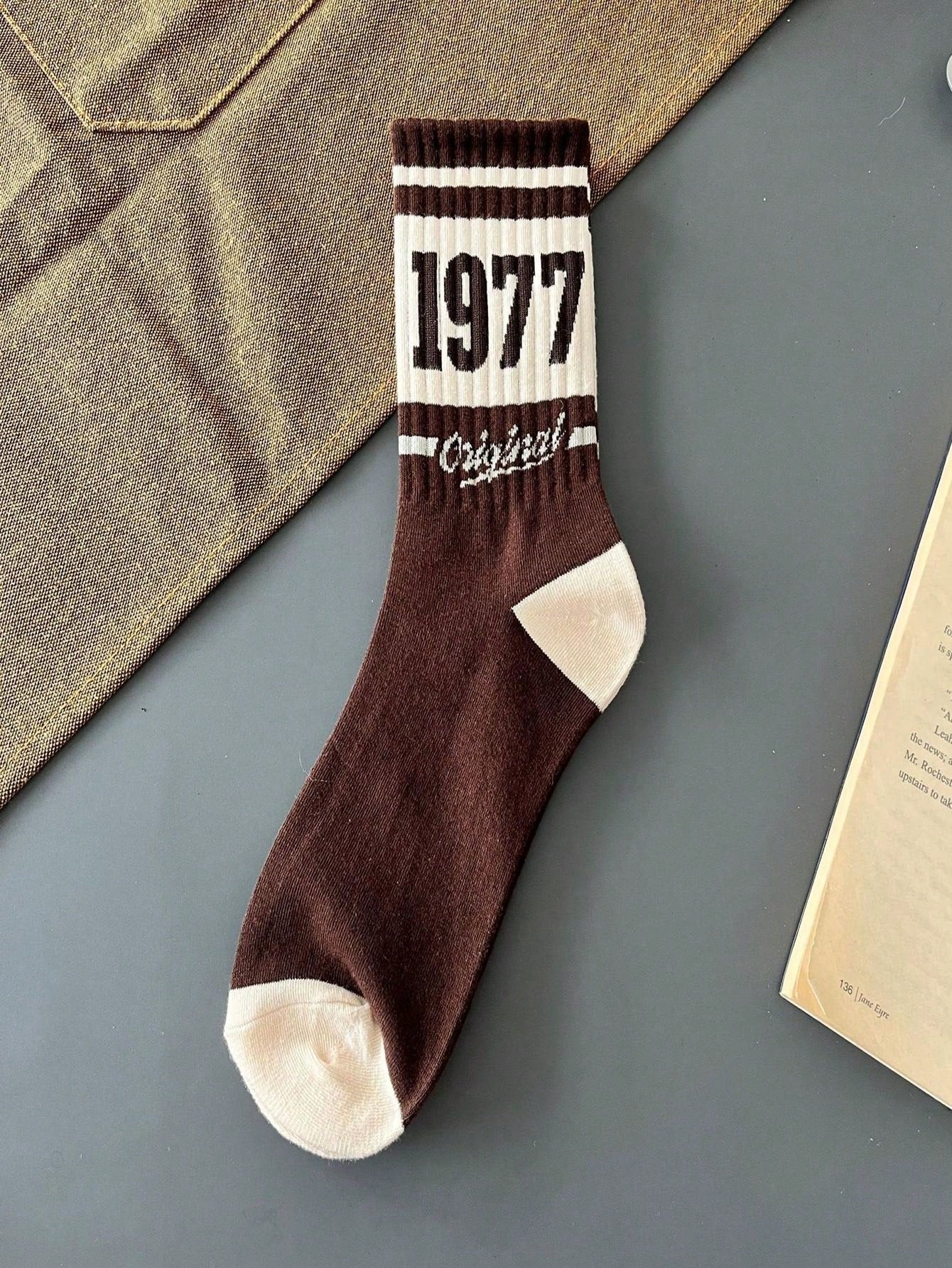 8 Pairs Of Socks Coffee Color American Men's Mid-Tube Winter Socks Deodorant Mid-Tube Sports Men's Socks Are Suitable For Everyday Use White
