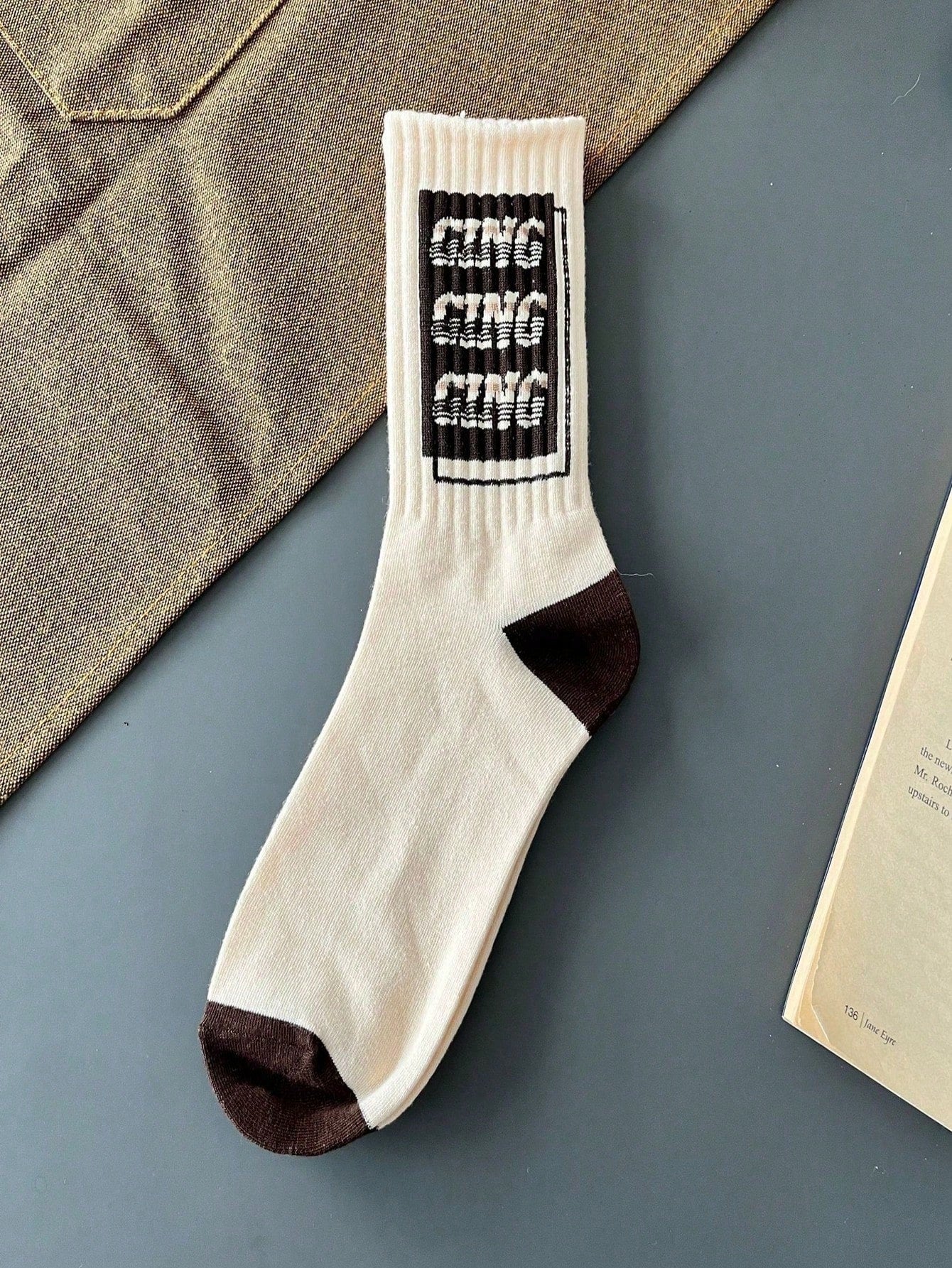8 Pairs Of Socks Coffee Color American Men's Mid-Tube Winter Socks Deodorant Mid-Tube Sports Men's Socks Are Suitable For Everyday Use White