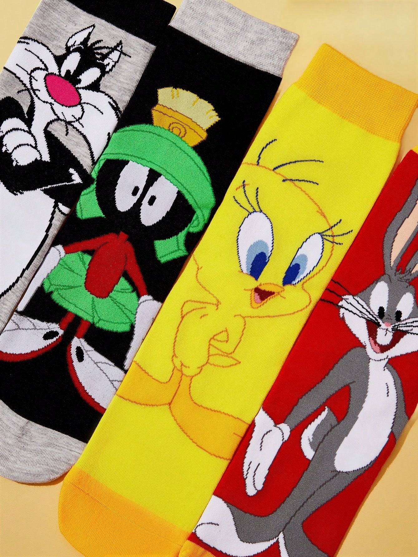 LOONEY TUNES X SHEIN 2 Pairs Women's Asymmetric Cartoon Pattern Color Block Mid-Calf Socks Multicolor